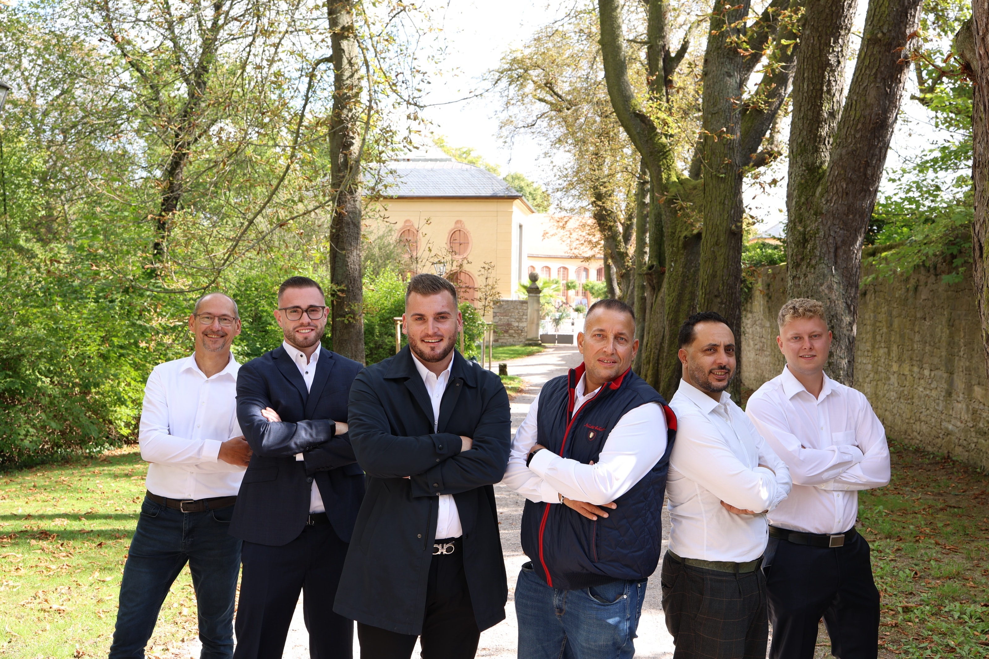 Das Team von Reinhold & Partner im Außenbereich